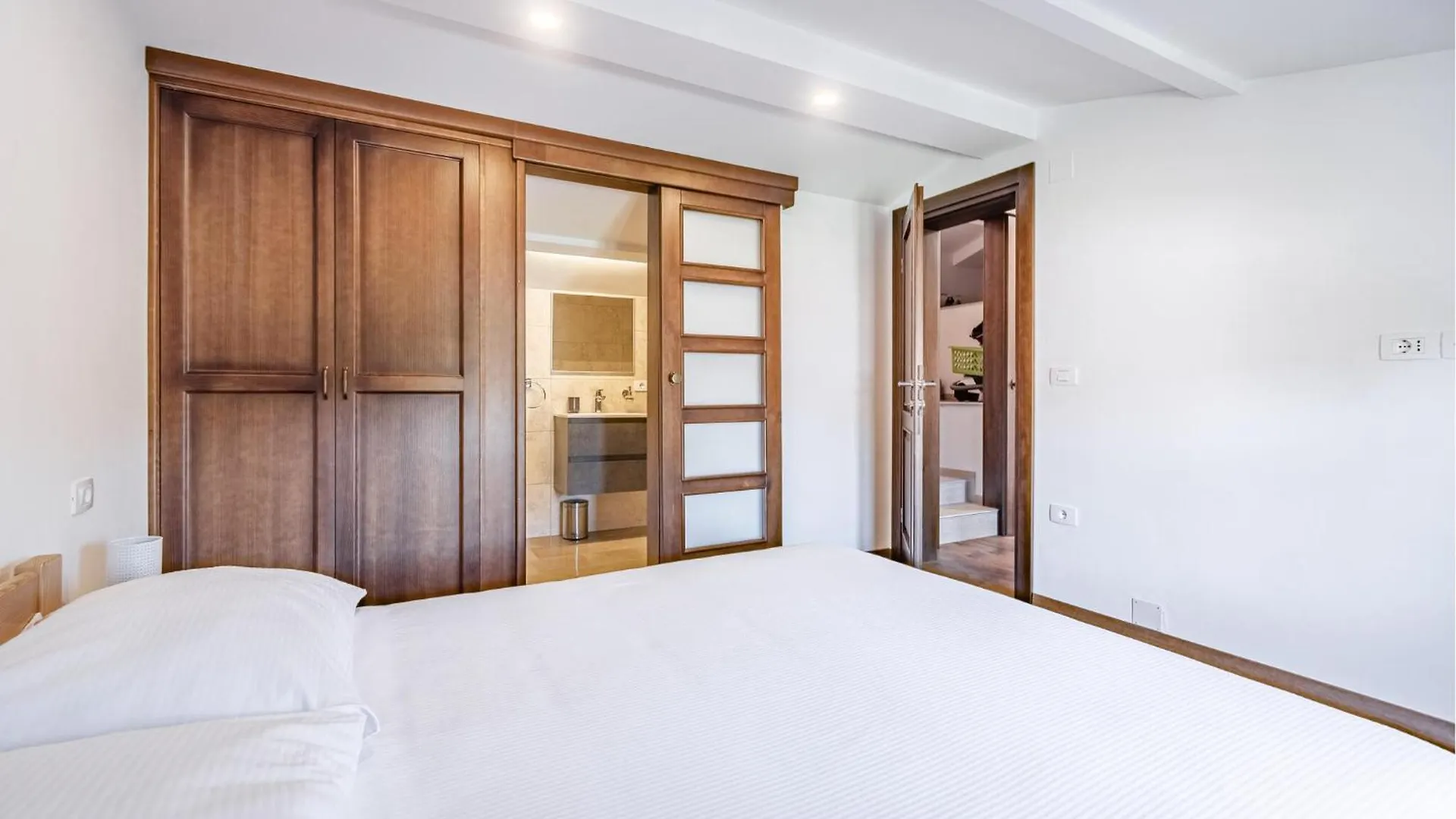Gorgeous Home In Roc With Wifi 度假居