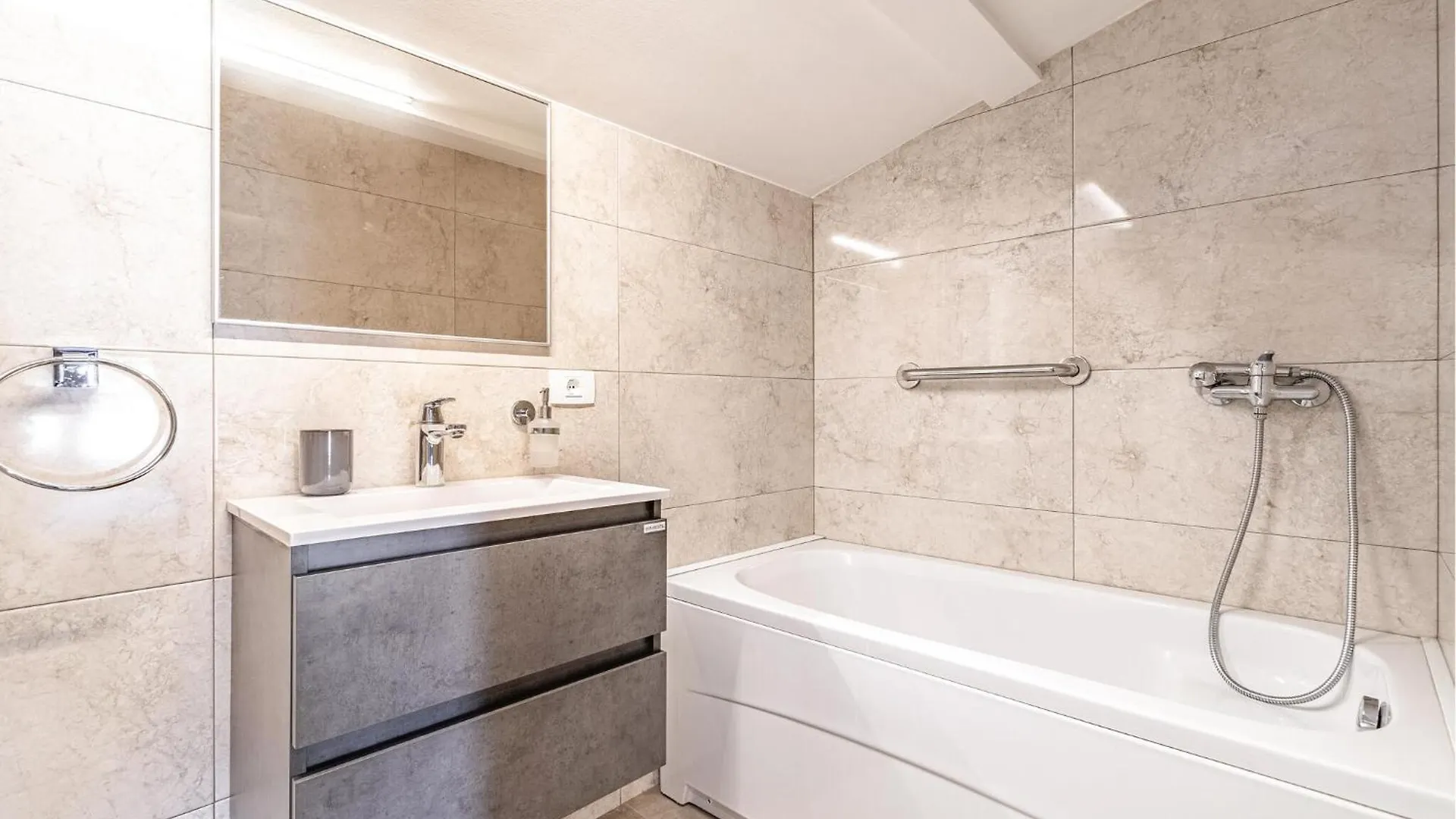 度假居 Gorgeous Home In Roc With Wifi