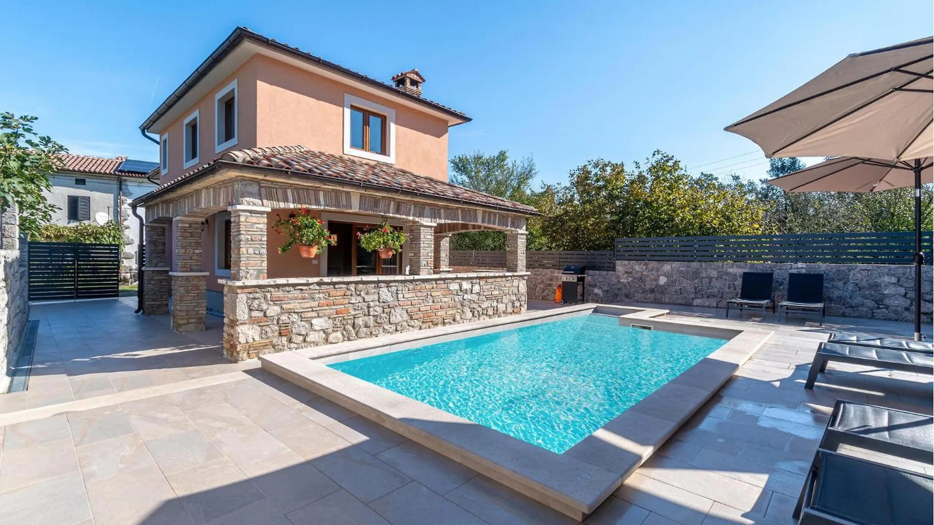 Gorgeous Home In Roc With Wifi